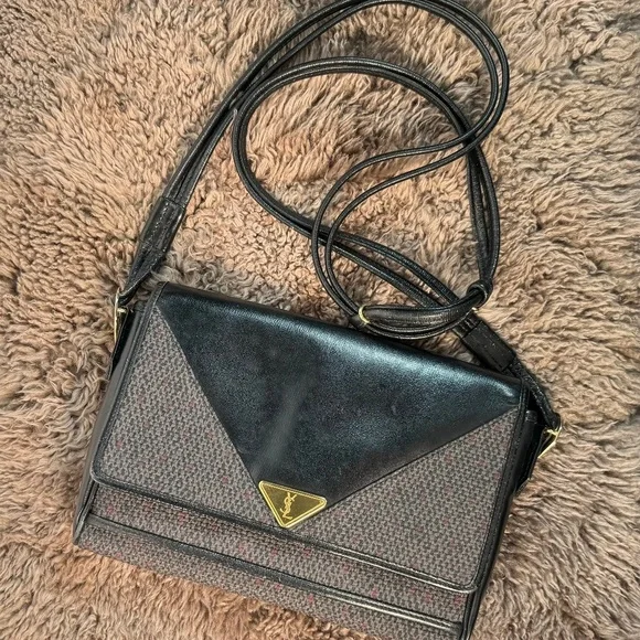 YSL Vintage Crossbody - Picture 3 of 16